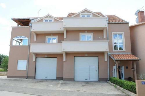 Apartmani Krajnovi?