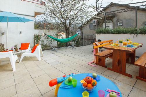 Novi Paradise House