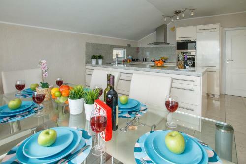 Novi Paradise House