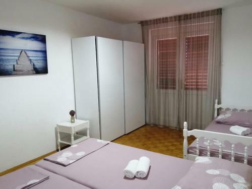 Hostal Apartment & Rooms Laura