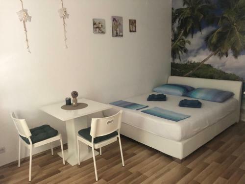 Hostal Apartment & Rooms Laura