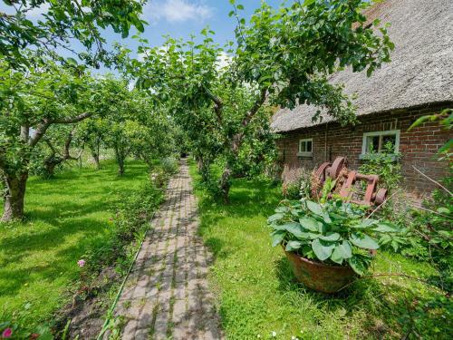 Cozy Apartment In Burum With Forest Nearby