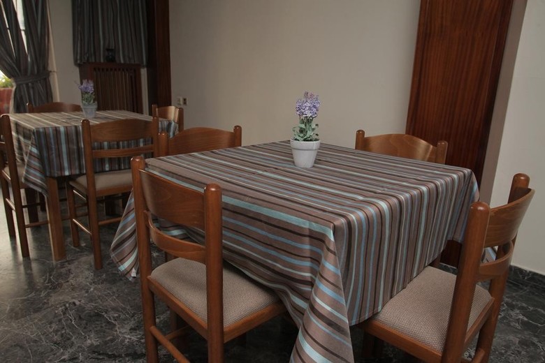 Evans Hotel