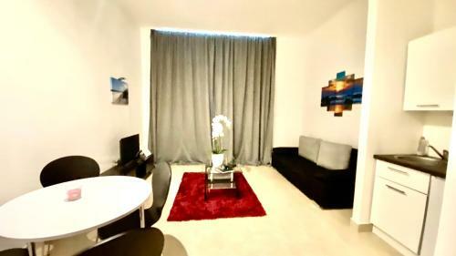 4 Center Apartments
