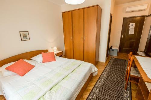 Hostal Rooms Vanda & Frane