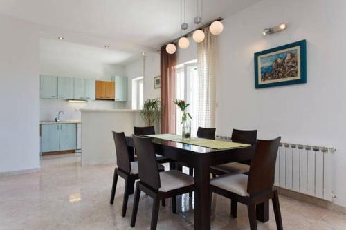 Matej Apartments - Sunny Apartments Podstrana