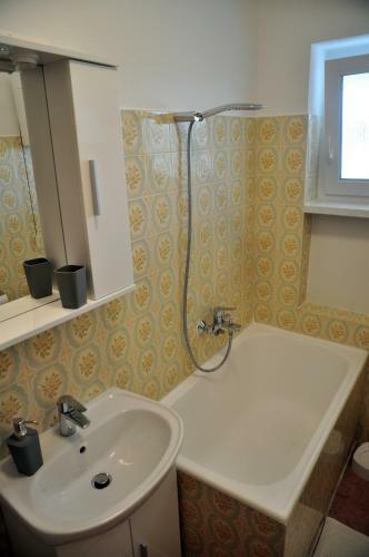 Hostal Rose Rooms At Island Of Rab