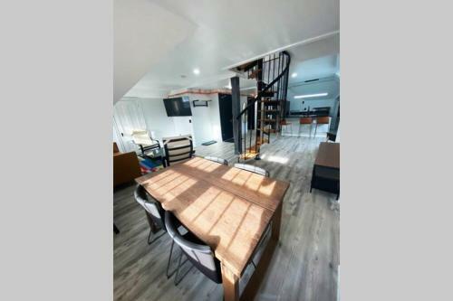 Apartamento Victorian Architecture Dipped In Refined Modernity