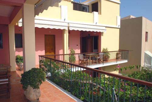 Konstantza Studios And Apartments