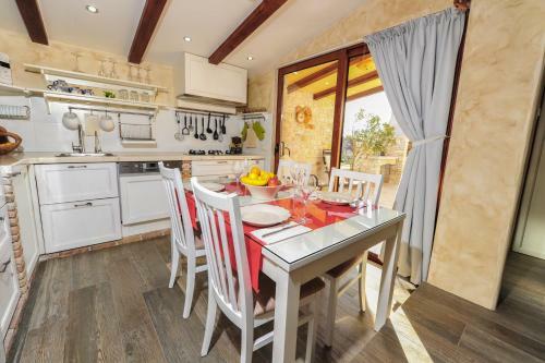 Apartamento Alba ****apartment With Heated Swimming Pool
