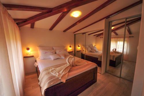 Apartamento Alba ****apartment With Heated Swimming Pool