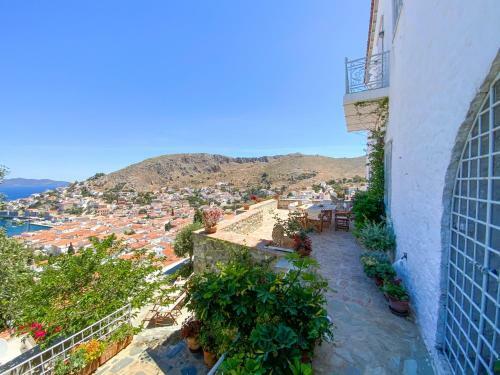 Classy Villa With Wonderful View And Swimming Pool
