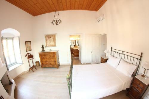Classy Villa With Wonderful View And Swimming Pool