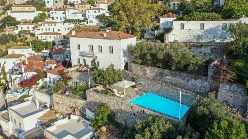 Classy Villa With Wonderful View And Swimming Pool