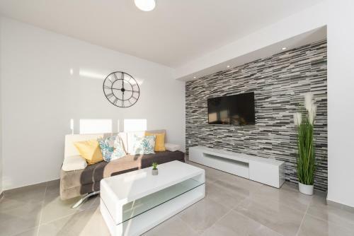 Zara Luxury Apartment With Pool