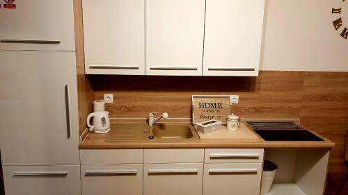 Hostal Apartments & Room Lucas