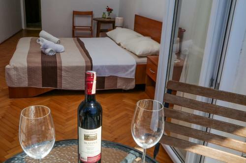 Hostal Duje Apartments Milna