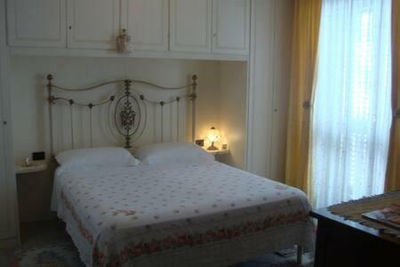 Hostal Camera Privata Con Bagno B&B
