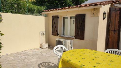 Mas Dans R�sidence Avec Grande Piscine