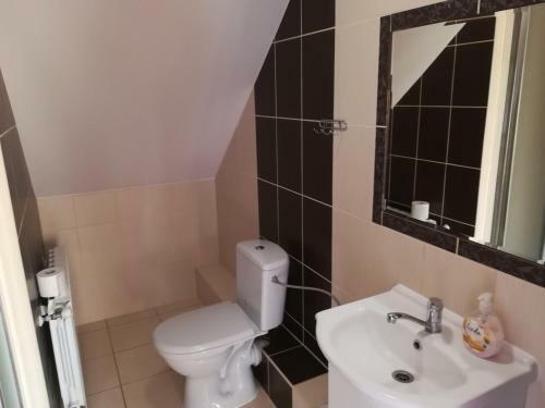 Hostal Pokoje Na Skale Nad Jeziorem Soli?skim