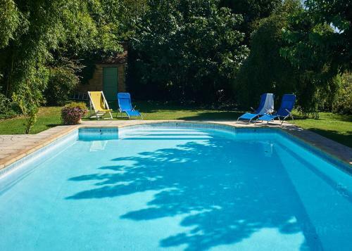 La Petite Maison - Spacious 1-bedroom Secluded Gite