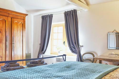 La Petite Maison - Spacious 1-bedroom Secluded Gite