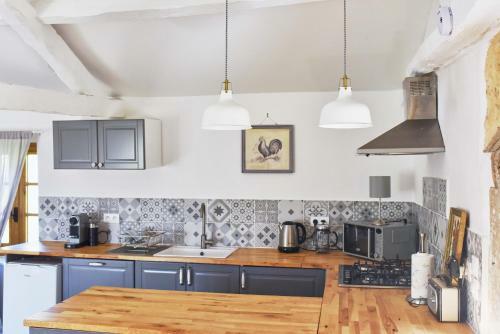 La Petite Maison - Spacious 1-bedroom Secluded Gite