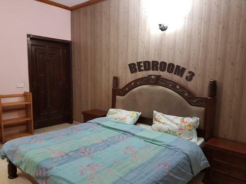 5 Bedroom Apartment In Gulberg II