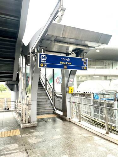 The Riski Hotel At Bangphlat Station Sha