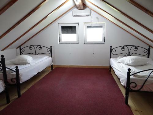 Hostal Pensiunea Lacul Albesti