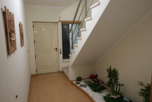 Casa Com 3 Confort�veis Quartos Ao Lado Do Mosteiro