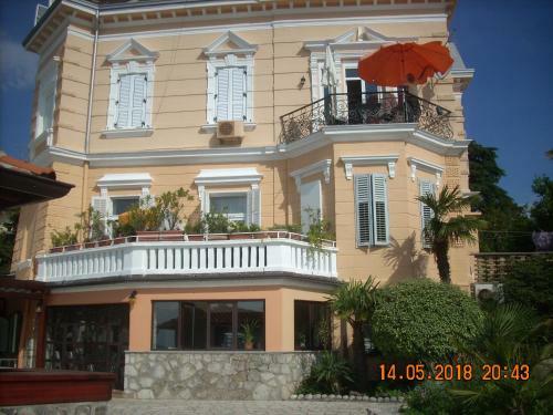 Apartment At Sea