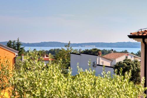 Comfortable Apartments In Peroj Near The Sea