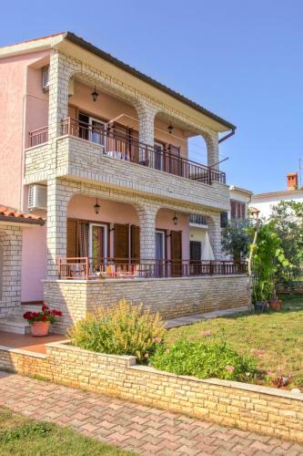 Comfortable Apartments In Peroj Near The Sea