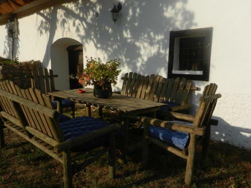 Traditional Cottage At Lake Balaton