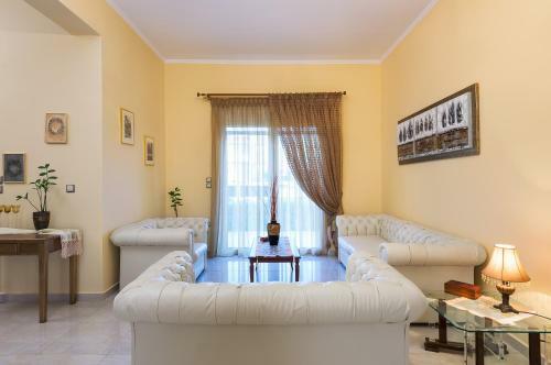 Sunny Breeze Deluxe Villa Near Beach, Private Pool