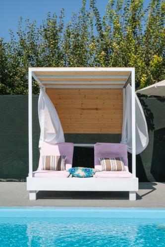 Sunny Breeze Deluxe Villa Near Beach, Private Pool