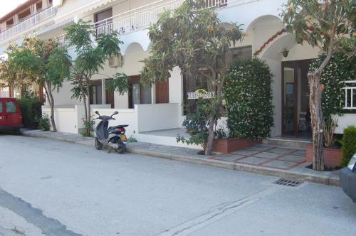 Giorgos Apartments Square