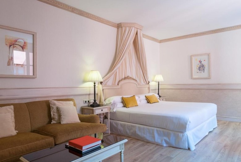 Hotel Eugenia De Montijo, Autograph Collection