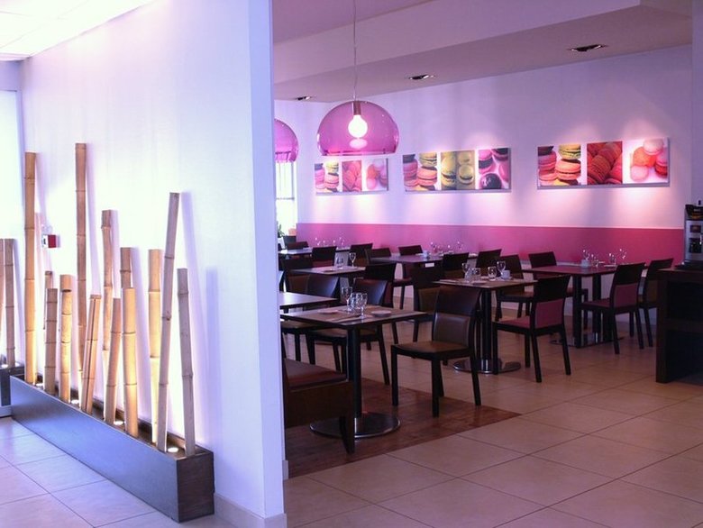 Hotel Holiday Inn Loire Valley(.)