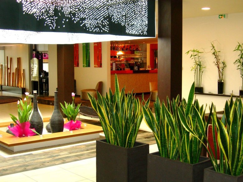 Hotel Holiday Inn Loire Valley(.)