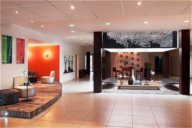 Hotel Holiday Inn Loire Valley(.)