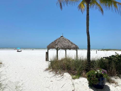 Island House Beach Club 5e