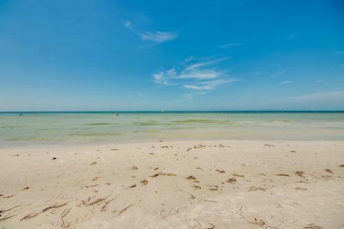 Island House Beach Club 4a