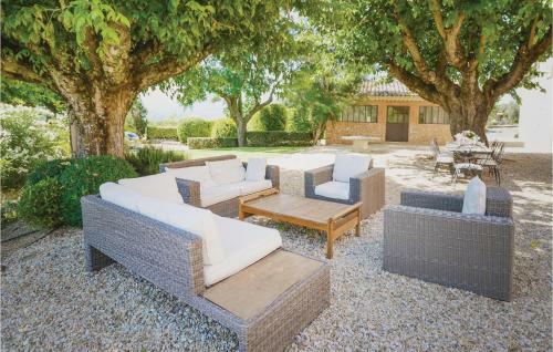 Five-bedroom Holiday Home In St. Saturnin Les Apt.