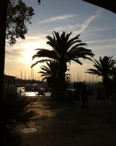 Voilier A Quai Porquerolles