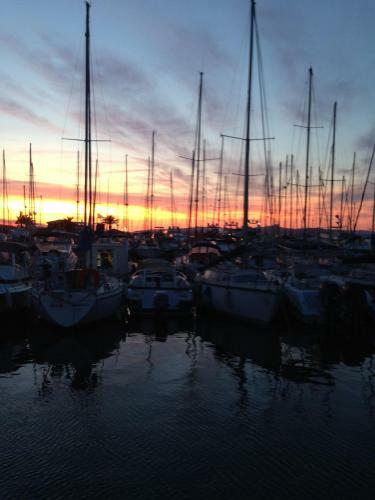 Voilier A Quai Porquerolles