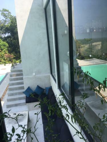 Naked Villa