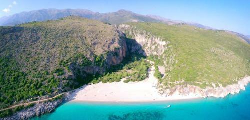 Shkolla Hostel & Camping