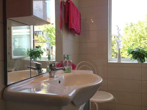 Hostal Rooms And Apartment Lia